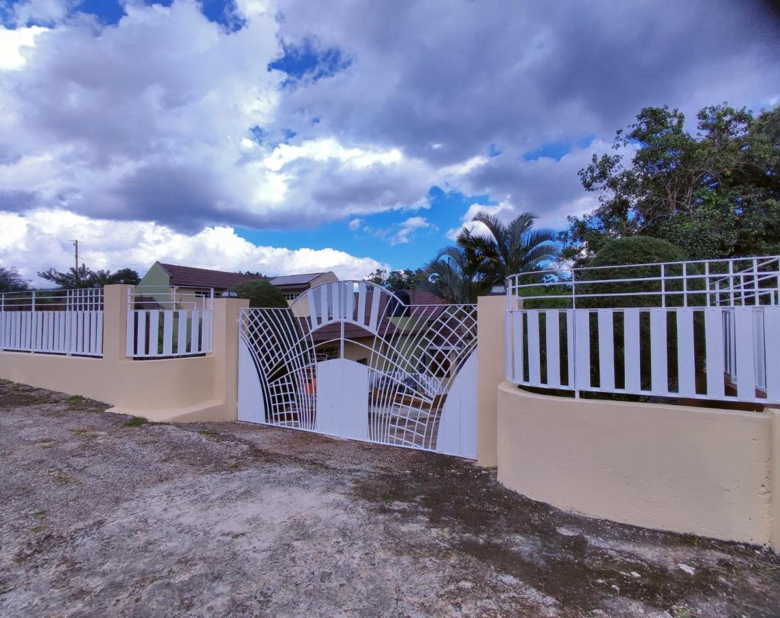 Gables Vacation Rentals With Private Gated Parking Onsite Knockpatrick Exterior photo