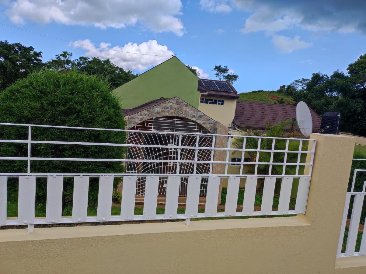 Gables Vacation Rentals With Private Gated Parking Onsite Knockpatrick Exterior photo
